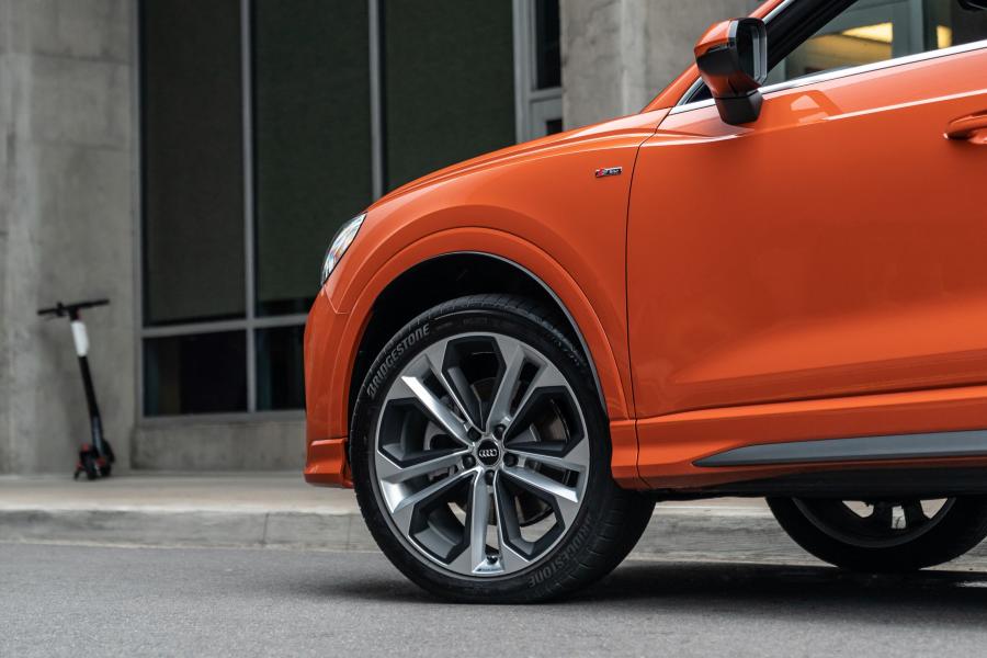 Детали экстерьера Audi Q3 2.0 TFSI Quattro S-Line 2019 года  (NA) (фото 25 из 42)